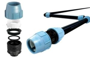 Соединение полиэтиленовых труб фитингом